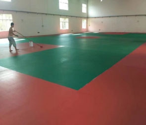球場(chǎng)地板膠施工塑膠地板鋪設(shè)