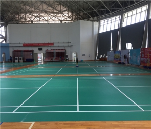岑溪PVC地板膠羽毛球場，岑溪體育中心PVC地膠鋪設(shè)