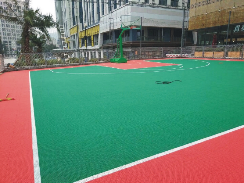 柳州萬達(dá)廣場拼裝塑膠地板.jpg