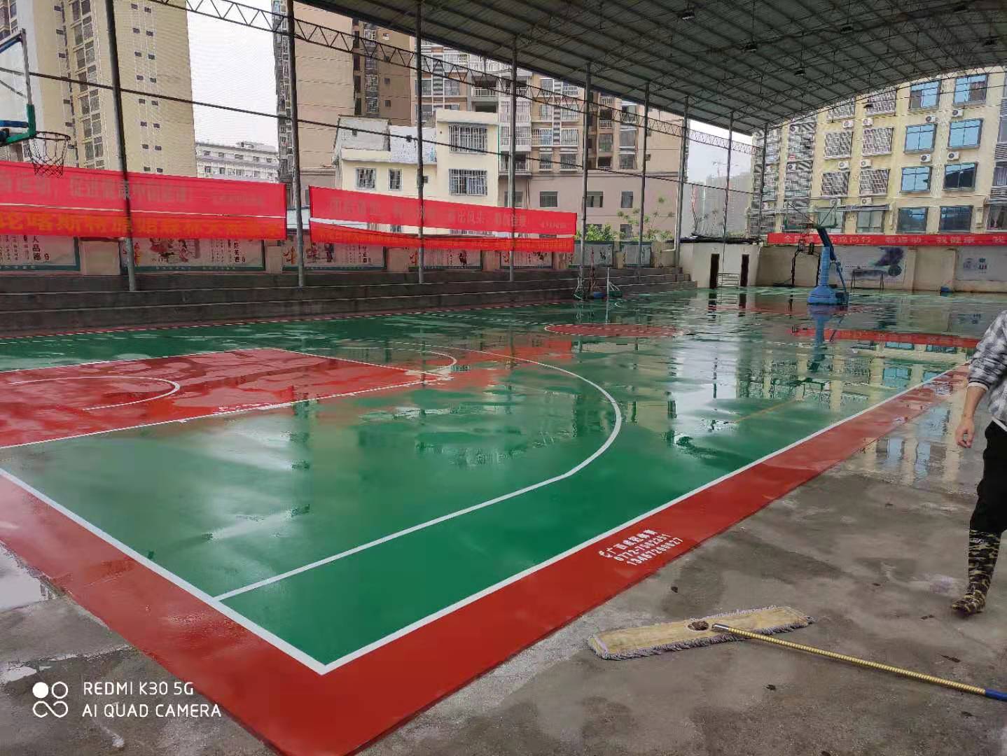 廣西河池市宜州區(qū)中醫(yī)院硅PU籃球場(chǎng)翻新硅PU羽毛球場(chǎng)鋪設(shè)